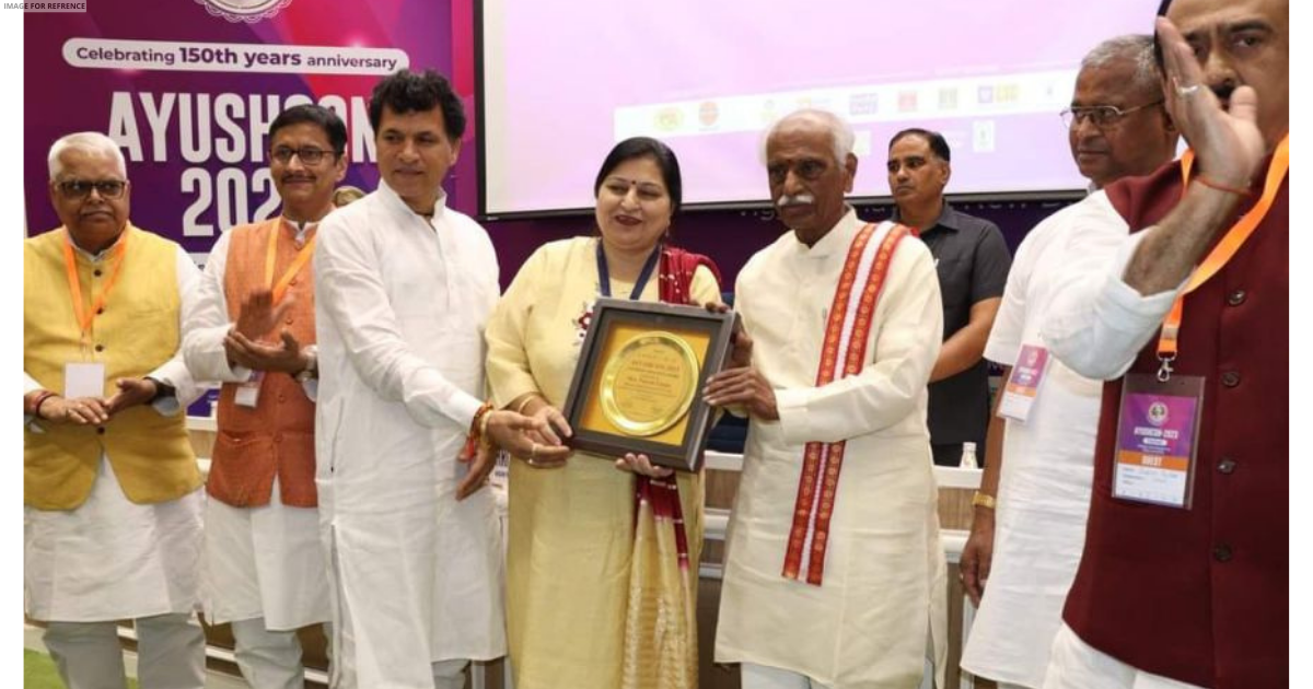 Immuno Life Pvt. Ltd. Director  Punam Gupta (Serial Entrepreneur cum Social Worker) got Ayushcon Excellence Awards from Hon'ble Haryana Governor Sh. Vandaru Datatrey